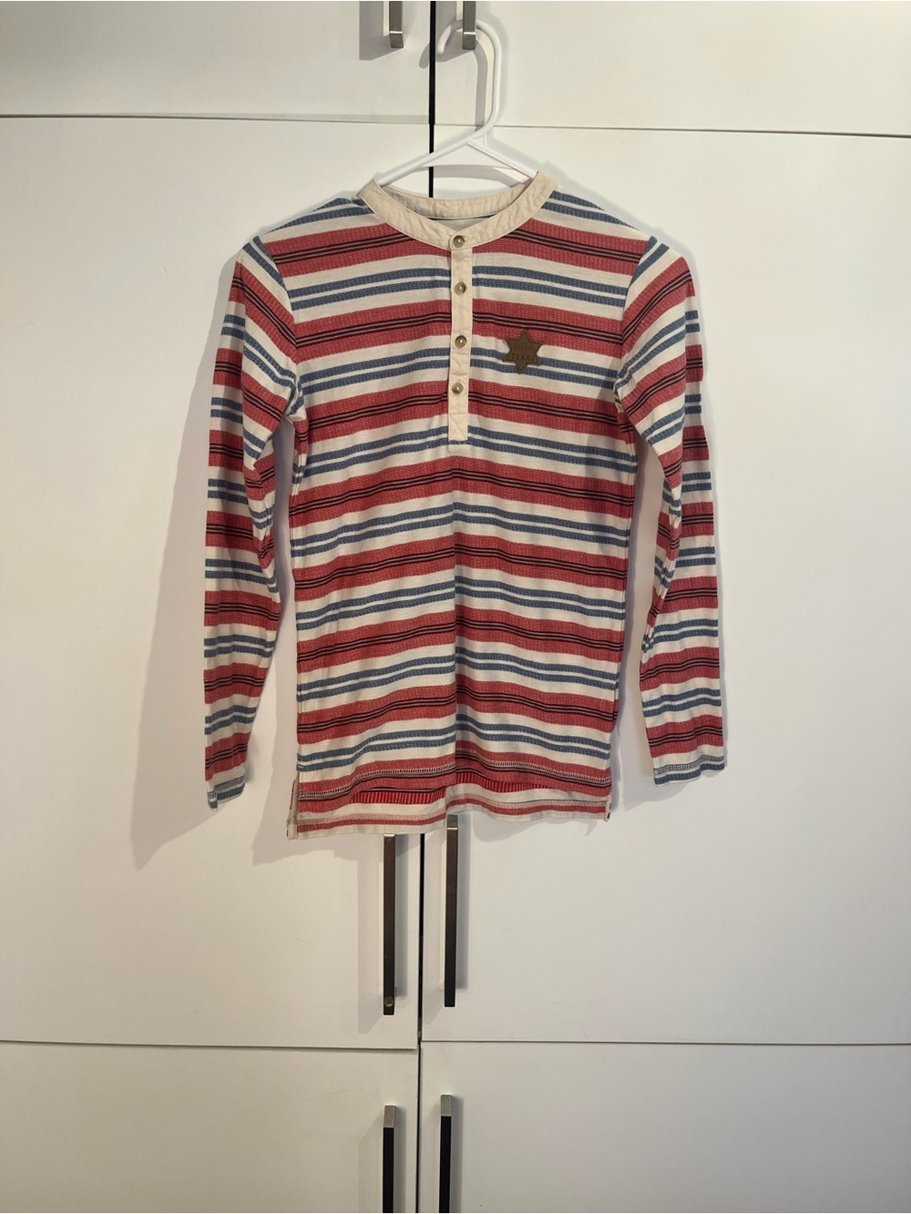 Kids Long-Sleeve Striped Henley Top in Red, Blue & Cream . Souris Mini